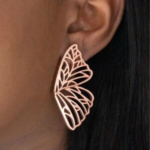 Butterfly Frills Gold Post Earring